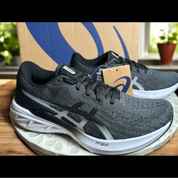 NEW Asics Dynablast 2 Supportive Running Shoes Black/White 1012B060-002 Women's - Picture 1 of 15